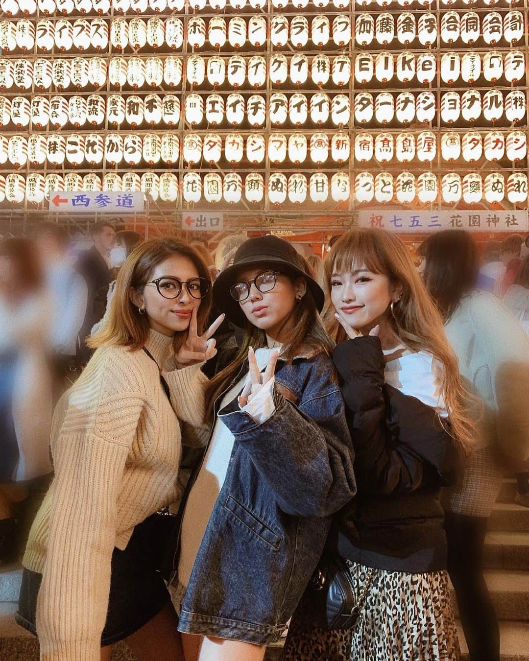 Airi Shibuyaのインスタグラム：「人混みはきらいだけど 屋台とお祭りはすき☺️🏮 . #酉の市#お祭り#新宿」