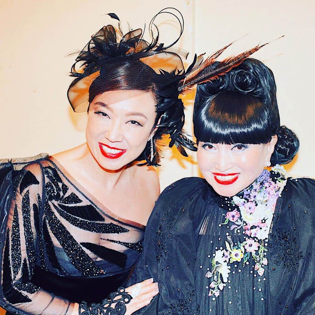 黒柳徹子さんのインスタグラム写真 - (黒柳徹子Instagram)「VOGUE WOMEN OF THE YEAR 2019のMCの渡辺直美さん。 今度、ニューヨークに行ったら、一緒に遊びましょうね💕 富永愛さん、なんたってスタイルが凄いわね！今度ゆっくりお話しましょうね💕 綾瀬はるかさんとは、私がNHK紅白の総合司会した時ぶりかな？いつ会っても、可愛い💕 指原莉乃さん、番組で、お食事したり胸を触らせていただいたり(笑)、今度、プライベートでも、お食事しましょうね💕 松任谷由実さんは、昔からのお友達。久しぶりに会ったので、2人でおはしゃぎ💕 今日、1日とっても楽しかったわ。みなさん、ありがとう💕」11月20日 20時50分 - tetsukokuroyanagi