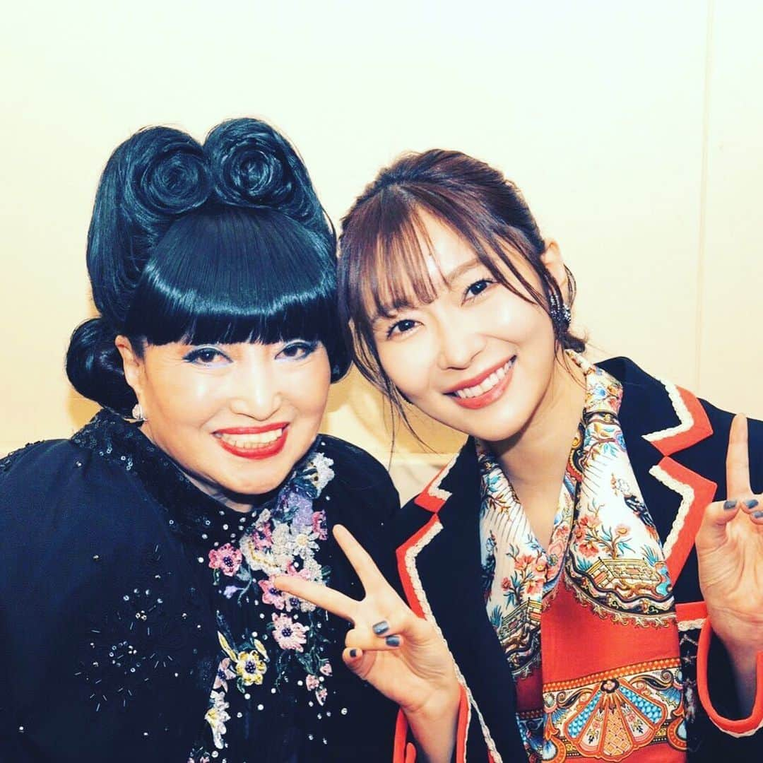 黒柳徹子さんのインスタグラム写真 - (黒柳徹子Instagram)「VOGUE WOMEN OF THE YEAR 2019のMCの渡辺直美さん。 今度、ニューヨークに行ったら、一緒に遊びましょうね💕 富永愛さん、なんたってスタイルが凄いわね！今度ゆっくりお話しましょうね💕 綾瀬はるかさんとは、私がNHK紅白の総合司会した時ぶりかな？いつ会っても、可愛い💕 指原莉乃さん、番組で、お食事したり胸を触らせていただいたり(笑)、今度、プライベートでも、お食事しましょうね💕 松任谷由実さんは、昔からのお友達。久しぶりに会ったので、2人でおはしゃぎ💕 今日、1日とっても楽しかったわ。みなさん、ありがとう💕」11月20日 20時50分 - tetsukokuroyanagi