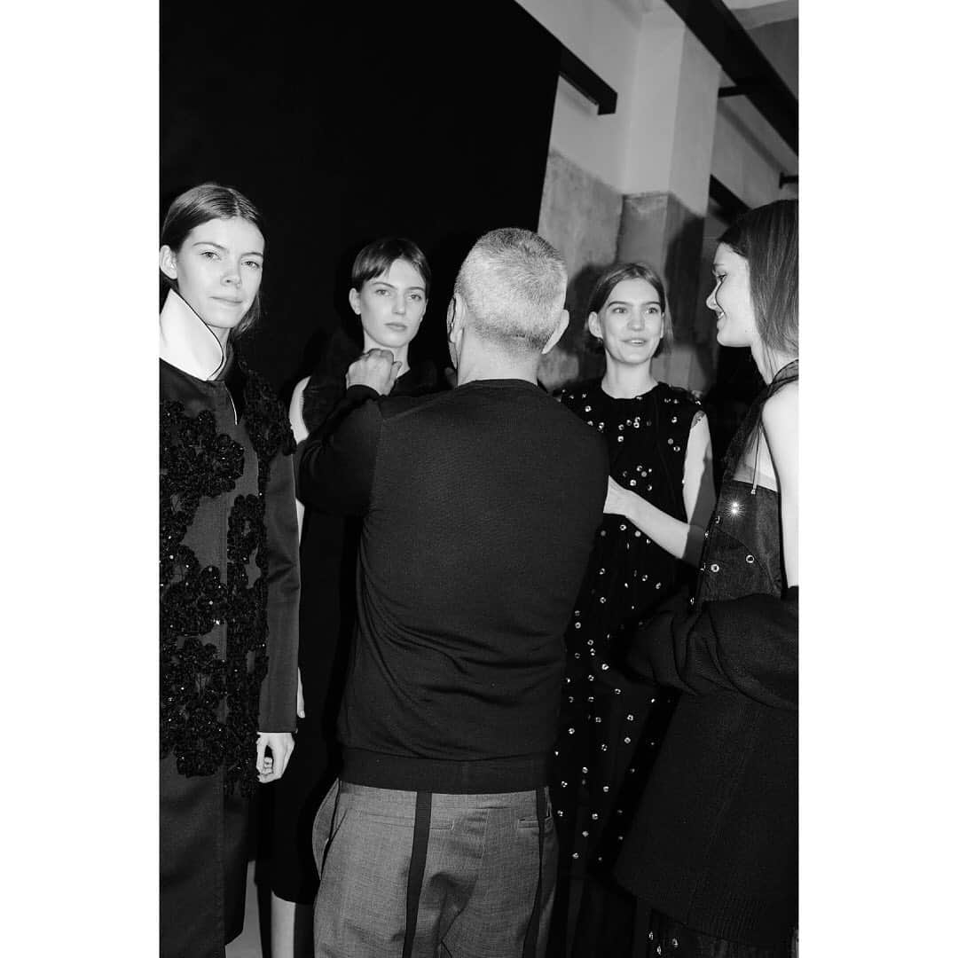 ヌメロ ヴェントゥーノさんのインスタグラム写真 - (ヌメロ ヴェントゥーノInstagram)「BACKSTAGE.  #N21 #numeroventuno #alessandrodellacqua #N21FW19」11月20日 20時57分 - numeroventuno