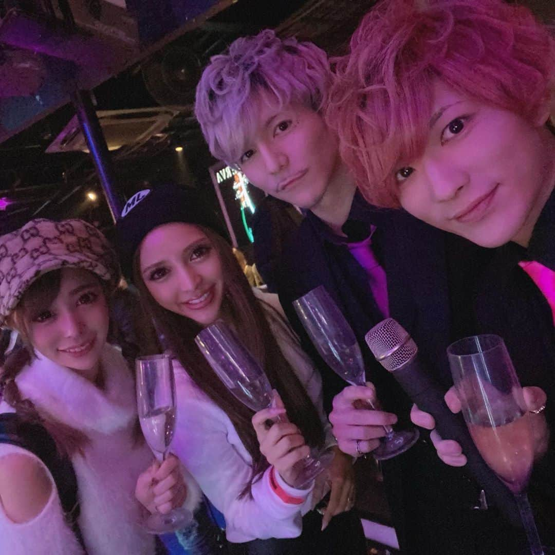 サキ吉さんのインスタグラム写真 - (サキ吉Instagram)「マリカちゃんとレペゼン地球のシャンパンパーティ行ってきた🥰💕 おめでとうございます🙆‍♀️ ． #レペゼン #レペゼン地球 #MINERVA #ミネルヴァ #シャンパン #YouTube #YouTuber #dj社長」11月20日 21時02分 - sakikichi1201