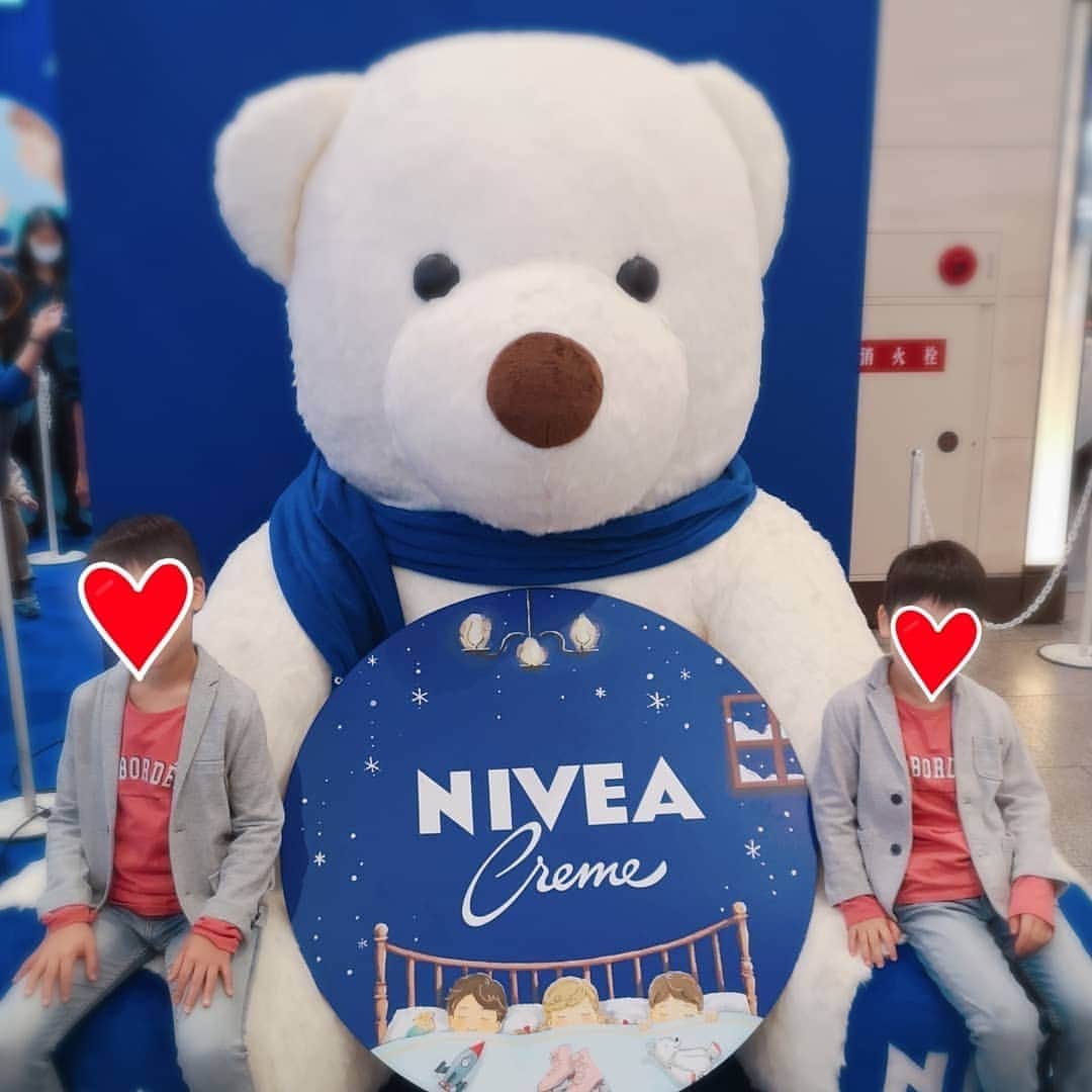 中島彩さんのインスタグラム写真 - (中島彩Instagram)「休日に息子たち連れて母とお出かけ💕 目的はレゴショップ❤️ その前に楽しそうなイベントに遭遇したので... お写真入りのオリジナルニベア缶作ってもらったよ✨  #ニベア青缶 #オリジナルニベア缶  #兄弟 #兄弟ママ #兄弟お揃い #兄弟コーデ  #レゴショップ　#レゴ大好き」11月20日 21時09分 - aya.n.aya