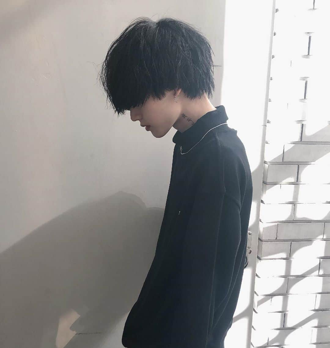 齋藤正太さんのインスタグラム写真 - (齋藤正太Instagram)「無造作セット  @shuta_muramatsu 🔺set  #ulzzang #ulzzangboy #ulzzangasia #美容師 #マッシュ#メンズヘア #メンズカット#韓国好きな人と繋がりたい #パーマ#スパイラルパーマ#bts #防弾少年団好きな人と繋がりたい #メンズカラー#ツイストパーマ #韓国ファッション#おしゃれさんと繋がりたい #ウルフカット #メンズ髪型 #センターパート #셀카#韓国ヘア #패션#ネイビーカラー #グク#ゆるふわパーマ」11月20日 21時10分 - signal8756