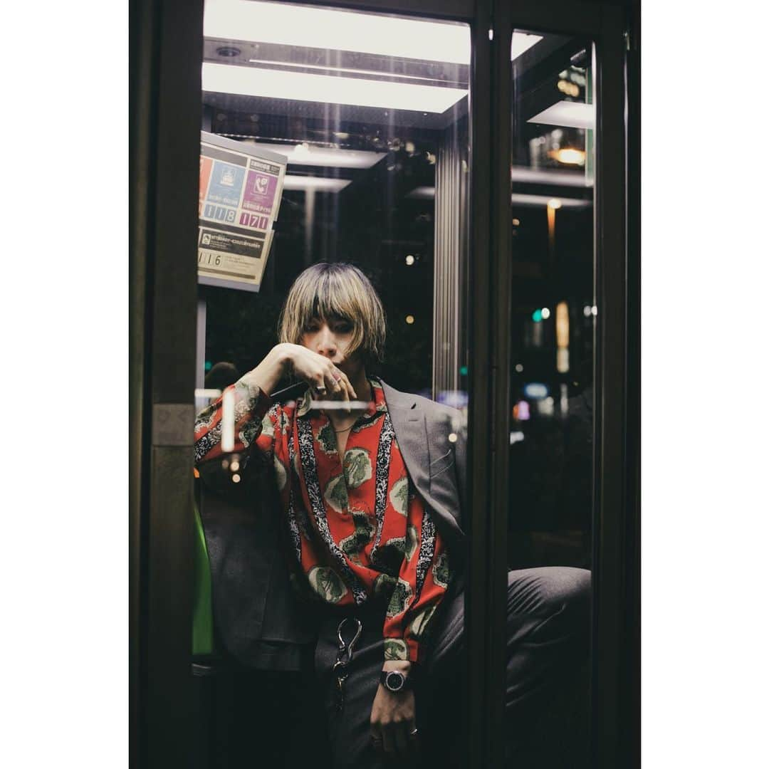 渋谷龍太さんのインスタグラム写真 - (渋谷龍太Instagram)「電話と電話。  写真 @nekoze_photo   #📞 #📱」11月20日 21時12分 - gyakutarou