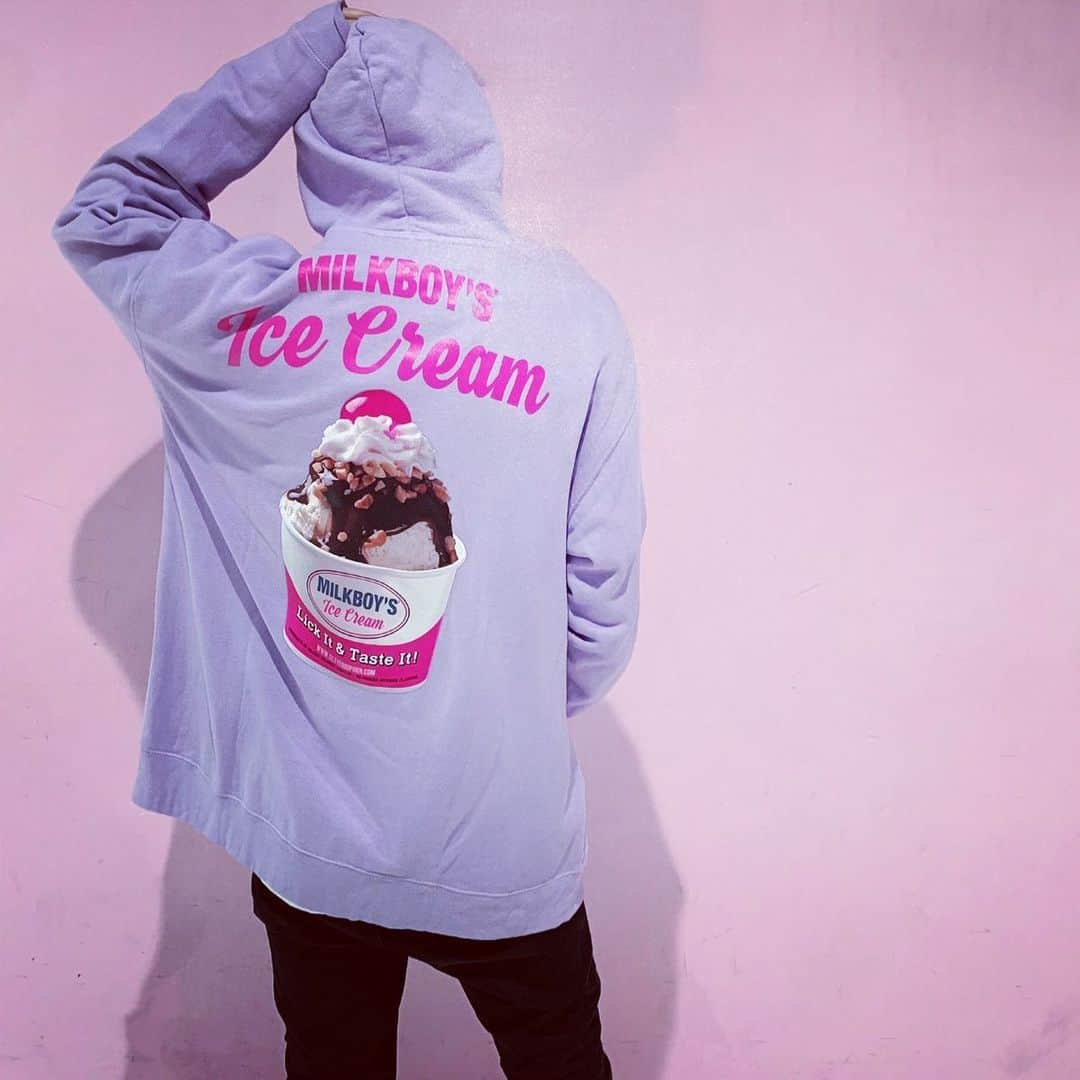 ゆーちゃそ王子さんのインスタグラム写真 - (ゆーちゃそ王子Instagram)「Ice Cream Hoodie🍦💖 ・ ・ ・ ・ ・ ・ ・ ・ ・ ・ #milkboy #ミルクボーイ #landbymilkboy #ランドバイミルクボーイ #ファッション #fashion #instafood #ootd #instagay #followforfollowback #マッシュ男子 #me #instafashion  #アパレル撮影 #冬ファッション #パーカー女子 #harajukufashion #harajukustyle #harajukugirl #原宿系 #原宿ファッション #金髪男子　#秋コーデ　#秋ファッション　#冬コーデ　#パーカーコーデ #パーカー男子 #hoodies #バンド好きな人と繋がりたい #音楽好きと繋がりたい」11月20日 21時17分 - yuchaso_prince