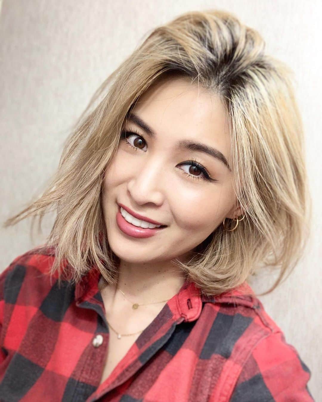 のインスタグラム：「ストーリズにも載せたけど本当に肌汚かったけど色々ケアして綺麗に戻って良かった😢 加工しなくて良いってだけで本当に幸せな気分になる😭まだまだニキビ跡とかダーマペンの跡は残ってるけどクリニック➕ホームケアも頑張って健康な肌目指してます💪 #skincare #nofilter #beauty #selfie #hairstyle #mind #skinbeauty #healthy #portrait #healthyskin」