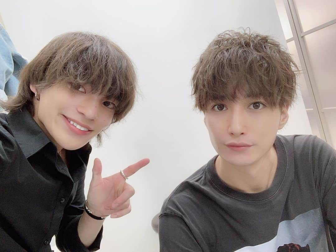 井深克彦さんのインスタグラム写真 - (井深克彦Instagram)「.﻿ 💇‍♂️💫💈﻿ ﻿ 原宿のSMILOOPで﻿ カラーとカット✨﻿ ﻿ 土屋さんいつも﻿ ありがとうございます👏﻿ ﻿ 最近ブルーブラックだったので﻿ 久しぶりにいつもより明るめに﻿ 染めてもらいました🙆‍♂️﻿ ﻿ @shoken.t さんのセット 相変わらず神がかっている🎠 ﻿ #SMILOOP」11月20日 21時33分 - ibuka_katsuhiko