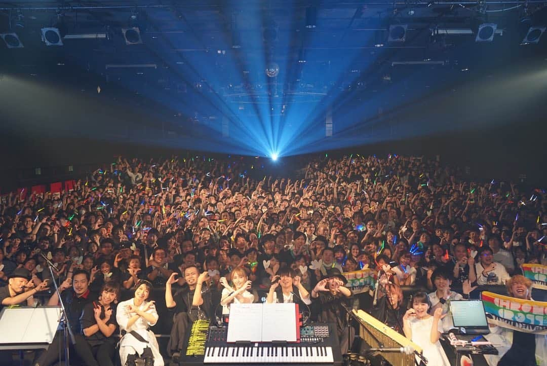 佐々木直也さんのインスタグラム写真 - (佐々木直也Instagram)「2019.11.16 17 CHRONO CROSS LIVE TOUR 2019 大阪、名古屋ありがとうございましたぁぁあ！！ お客さんの熱量最高だし、メンバーの熱量もどんどん更新しててツアーしてるーーーーって感じで最高です😎🤘 追加公演無かったらこれで終わりだったねって話ししてて本当恐ろしく感じた、、、けど！まだ台湾と中野がある！！！最高じゃあ😆🎉引き続き燃えるLIVEする！！ #クロノクロス #クロノクロスライブ #クロノクロス20周年 #ギター #ギタリスト #chronocross #chronocross20years #naoyasasaki #guitar」11月20日 21時41分 - kusoiinkainaoya