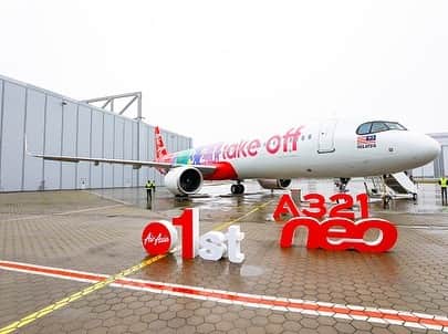 AirAsia (公式) さんのインスタグラム写真 - (AirAsia (公式) Instagram)「いよいよエアアジアに、新しい機種であるエアバス #A321neo が仲間入り🎊  ドイツ・ハンブルグのエアバス社で引き渡しを受け、エアアジアの拠点であるマレーシア・クアラルンプールへ飛び立ちます！ お楽しみに！😉 #エアアジア #airasia #エアバス #エアバスa321neo #エアバスa321 #airbus #ferryflight #humburg」11月20日 21時39分 - airasia_jpn