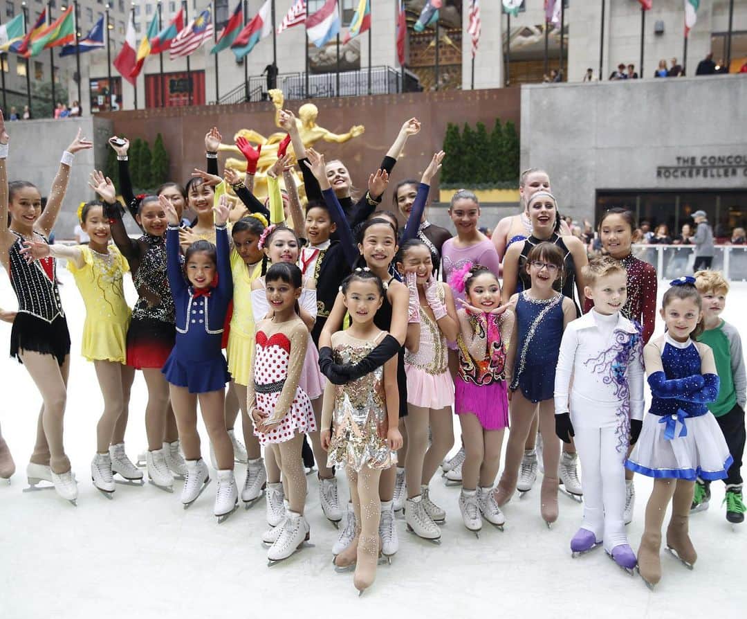 キーラ・コルピのインスタグラム：「Happy World Children’s Day!💘 United Nations Convention on the Rights of the Child (CRC) was adopted 30 years ago. Currently 196 counties are party to CRC. 📝📝📝 Here’s a few of the rights that are important in the context of sports: 💛RIGHT TO BE PROTECTED Every child athlete (under 18) has the right to be protected against all forms of violence and abuse, physical or mental, including sexual abuse, whether by adults or by other children. It is the responsibility of sport organizations to fight and prevent maltreatment effectively. 🧡RIGHT TO PARTICIPATE Every child athlete has the right to be heard in any decision concerning them and their opinion must be taken into consideration. The child athlete’s opinion should matter and feedback from them should be collected by coaches and sports organizations. 💙 RIGHT TO PLAY AND REST Every child has the right to practice a sport for fun and has the right to rest. The child athlete should not be pushed to overtrain and give up all their free time for the sport. ❤️RIGHT TO NON-DISCRIMINATION & FREEDOM OF CHOICE Every child has the right to choose the sport they wish to practice (or not) without any distinction, regardless of their race, color, sex, language, religion, their national, ethnic or social origin, their wealth or disability status etc. 💜RIGHT TO HEALTH Every child who participates in organized sport has the right to a sport coaching which ensures their healthy development and which under no circumstances undermines their health. #childrensrights #childathleterights Picture by @rockcenterrink」