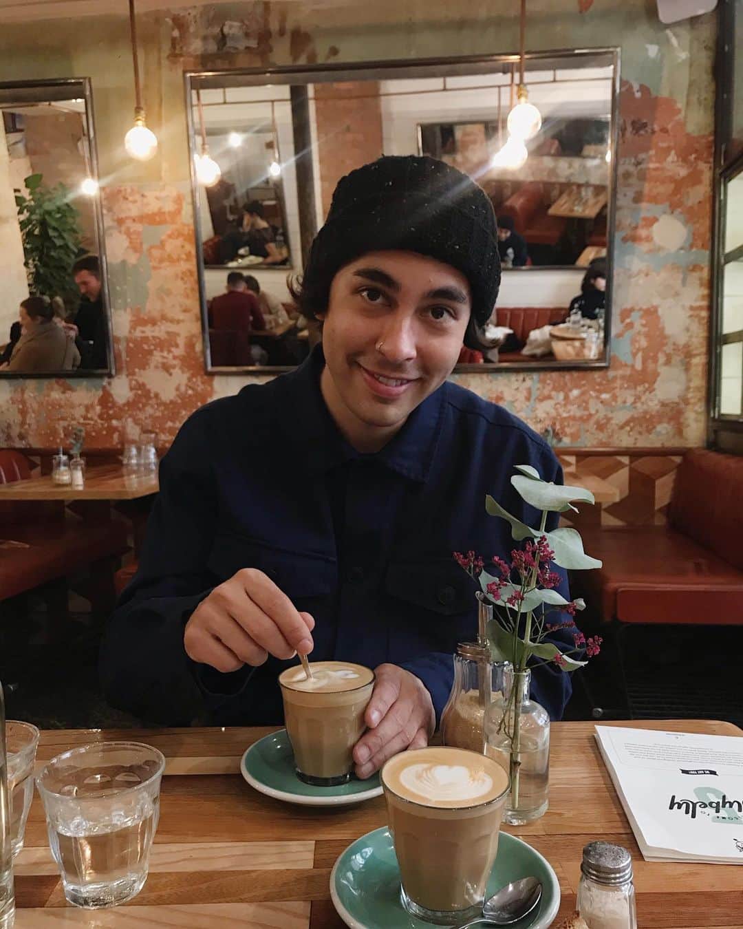 ヴィック・フエンテスのインスタグラム：「Wake up, cash your checks and get up ❤️」