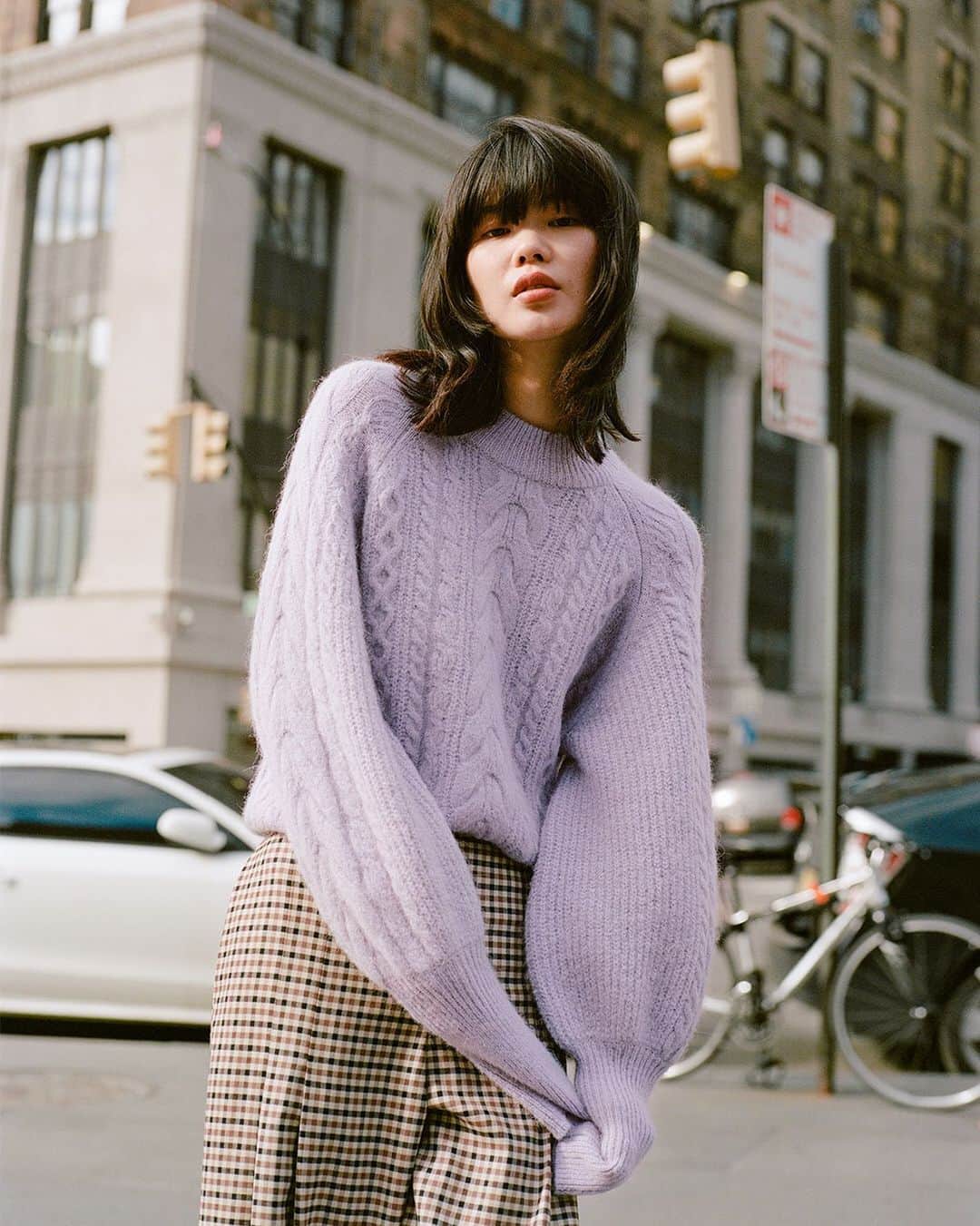 H&Mさんのインスタグラム写真 - (H&MInstagram)「Winter’s toughest sartorial decision: to stay warm or look cute? With this lavender cable knit you don’t have to choose! See the season’s best knits on #HMMagazine.  Purple knit: 0823553001 Shorts: 0828046001」11月20日 21時49分 - hm