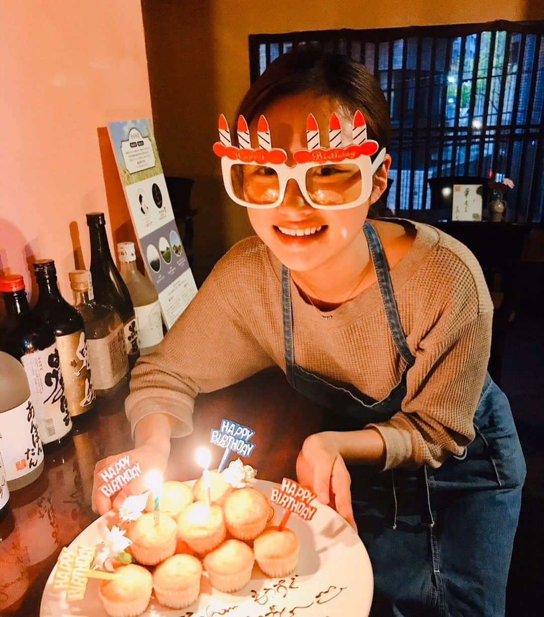 石井美音奈さんのインスタグラム写真 - (石井美音奈Instagram)「真希絵さんが早めのお誕生日祝ってくれました💦 料理本まで！サプライズすぎて本当にびっくり‼️ お料理もっと頑張ります😭  Twitterに動画載載せるね」11月20日 21時49分 - mionaishii