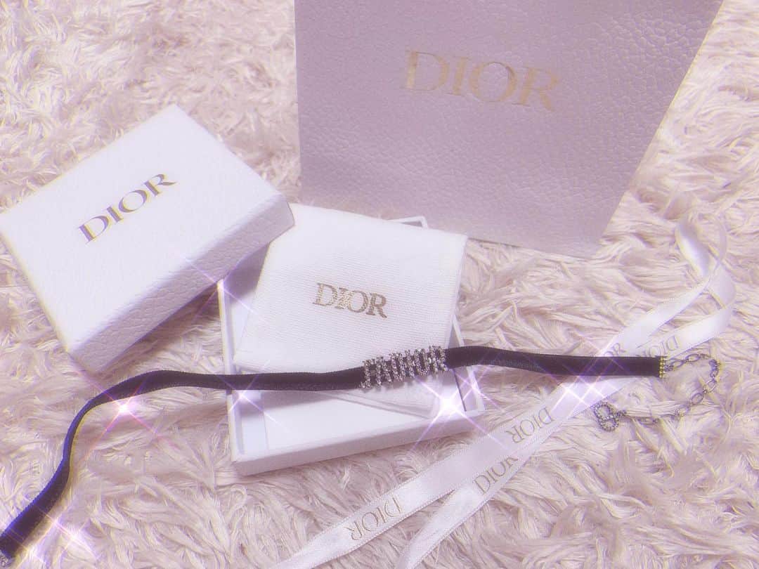 のインスタグラム：「念願のdiorのチョーカー💞💞 大人気すぎてsold outだったけど、たまたま大阪のdiorに売ってた🥺🥺🥺 かわいすぎる✨💞 #購入品 #チョーカー #ディオール #dior」