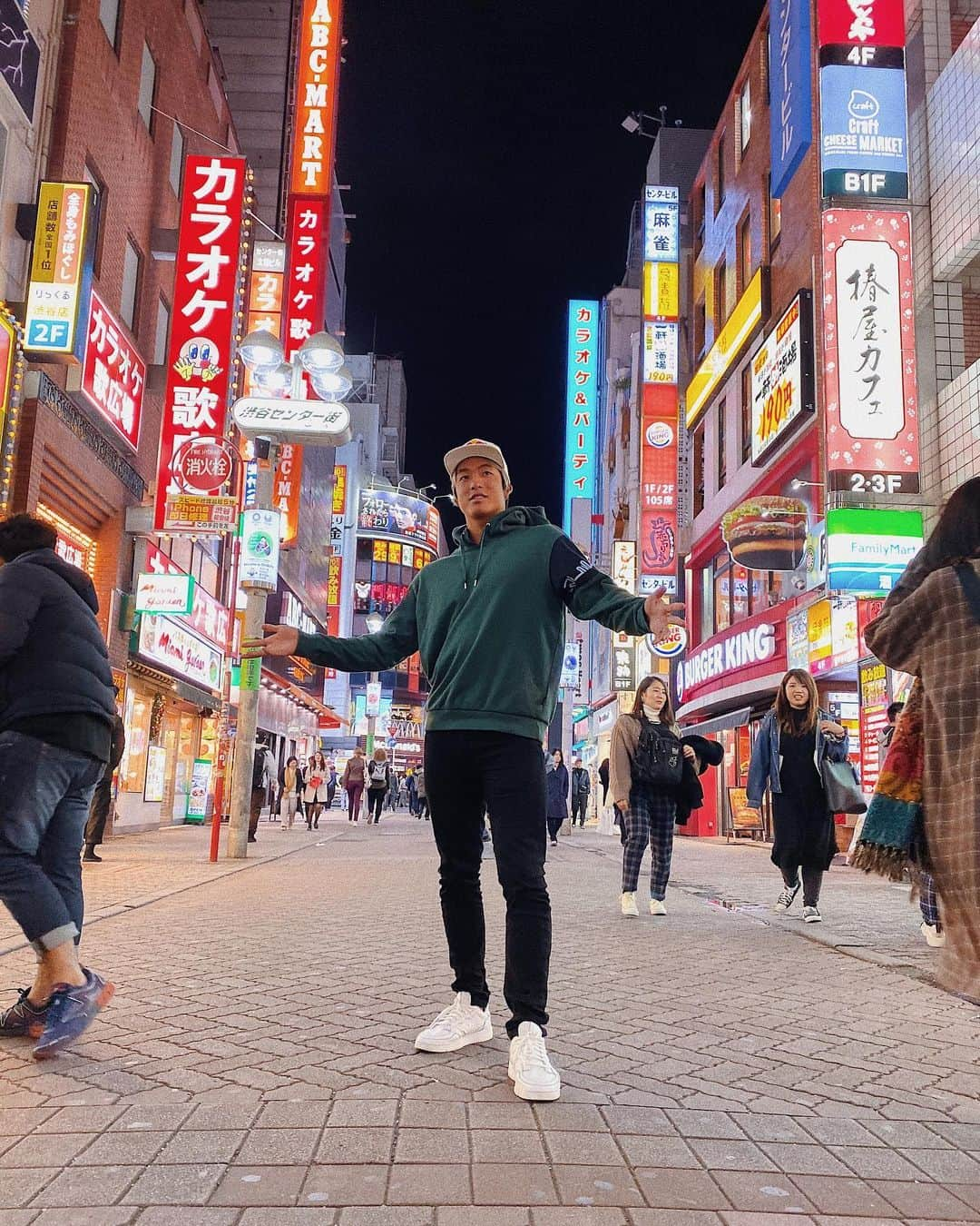 五十嵐カノアさんのインスタグラム写真 - (五十嵐カノアInstagram)「Tokyo, one of the most beautiful cities in the world. I love the energy here 🧘🏽‍♂️」11月20日 22時04分 - kanoaigarashi