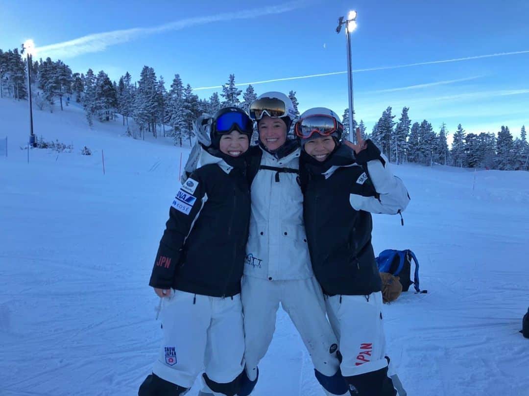 伊藤さつきのインスタグラム：「yay✌️🇸🇪❤️ 毎日充実🎿 グローバルwifi様のおかげで快適に過ごせています☀️ #toyotetsu#japana #gobeyonder#globalwifi#GOBEYOND#ski @gobeyonder0200 @globalwifi_official 💙」
