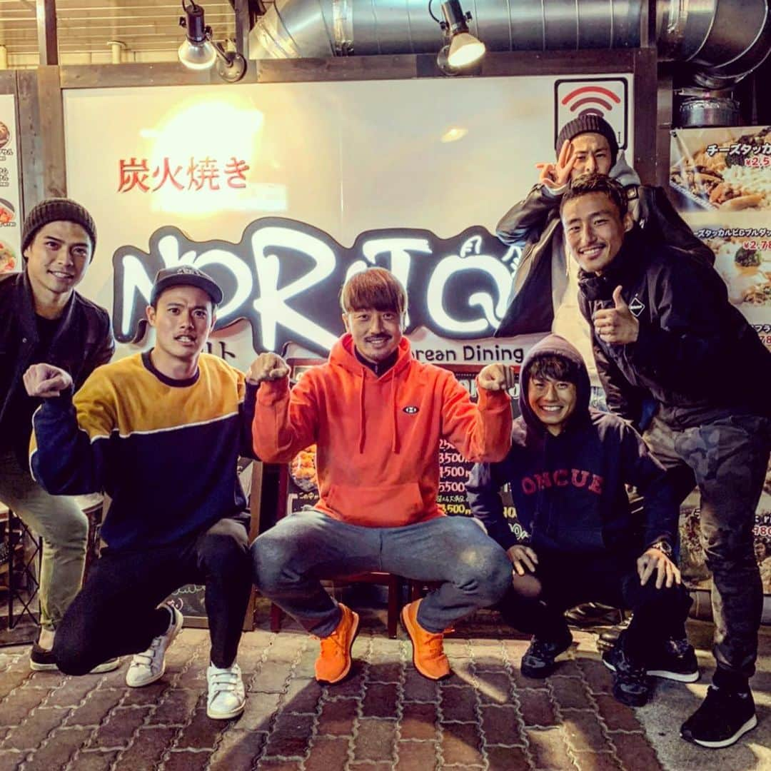 町田也真人さんのインスタグラム写真 - (町田也真人Instagram)「高崎会✨✨✨ . 残りの試合に向けて気合い入れてきました👍👍 . メロとむらくんどん被り . むらくん主張しようよ笑 . 外の気温は2度でした笑 . ひろくんご馳走さまでした☺️」11月20日 22時14分 - yamato.machida