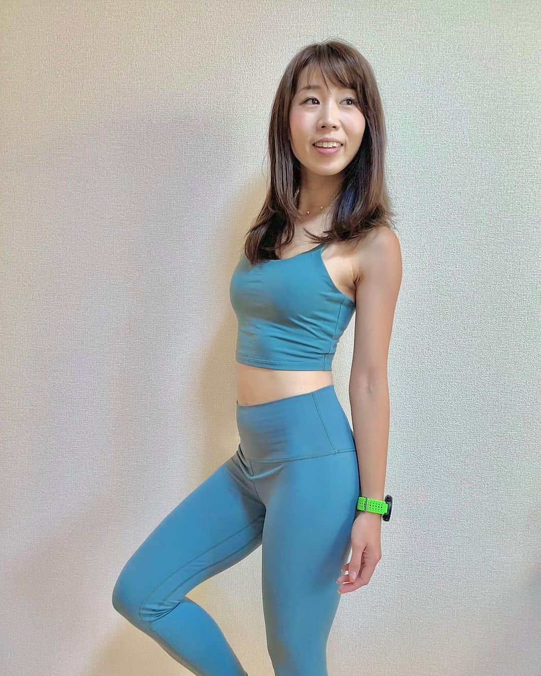 中橋舞さんのインスタグラム写真 - (中橋舞Instagram)「.﻿ ---------------﻿ #run 👟6km﻿ ---------------﻿ ﻿ さ、今日もお腹出ないように🙆‍♀️﻿ 走ったよ🏃‍♀️💨 グリーンのwearは﻿ @yammm.jp のウェア😊﻿ グリーンのカラーリングが好き❤️﻿ ﻿ ﻿ 今日はliverunのセッションで﻿ "あなたの知らないGarminの世界"﻿ と、愛用してるGarminについてトーク🎤﻿ ﻿ ﻿ Garminって名前はね、﻿ Garminって言葉が元々あるんじゃ無くて﻿ 創設者の2人が﻿ Gary(ゲイリーさん)と﻿ Min(ミンさん)なんだよ﻿ 併せて"Garmin"﻿ へぇー💡﻿ ﻿ ﻿ みんな意外に知らない﻿ 名前の由来😊 ﻿ ﻿ #まいrun #yammmコーデ #yammm #PR ﻿ #running #yoga #yogawear #training﻿ #ランニング女子 #workout #liverun」11月20日 22時14分 - mai_nakahashi