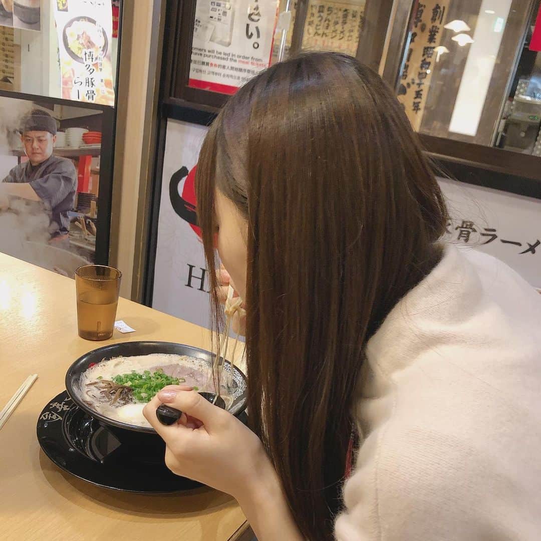 野々垣美希さんのインスタグラム写真 - (野々垣美希Instagram)「🍜 ラーメン久しぶりとか言ったけど 福岡で食べてたわ😀 推しと同じ物食べて同じように撮影までしてたわ😀 #博多ラーメン」11月20日 22時18分 - nonogakimiki