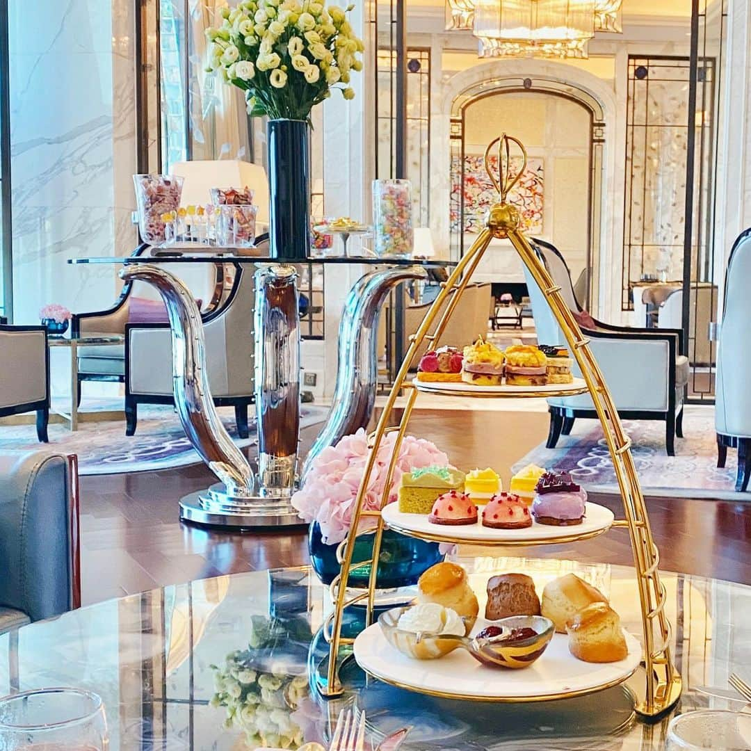 梅谷安里さんのインスタグラム写真 - (梅谷安里Instagram)「🌹🌹🌹🌹🌹 #素敵空間#また行きたい🤤 #afternoontea#hotel  #ritzcarlton#macao #マカオ#アフタヌーンティー #アンバサダー #楽しさがとまらないマカオ」11月20日 22時20分 - anriworld