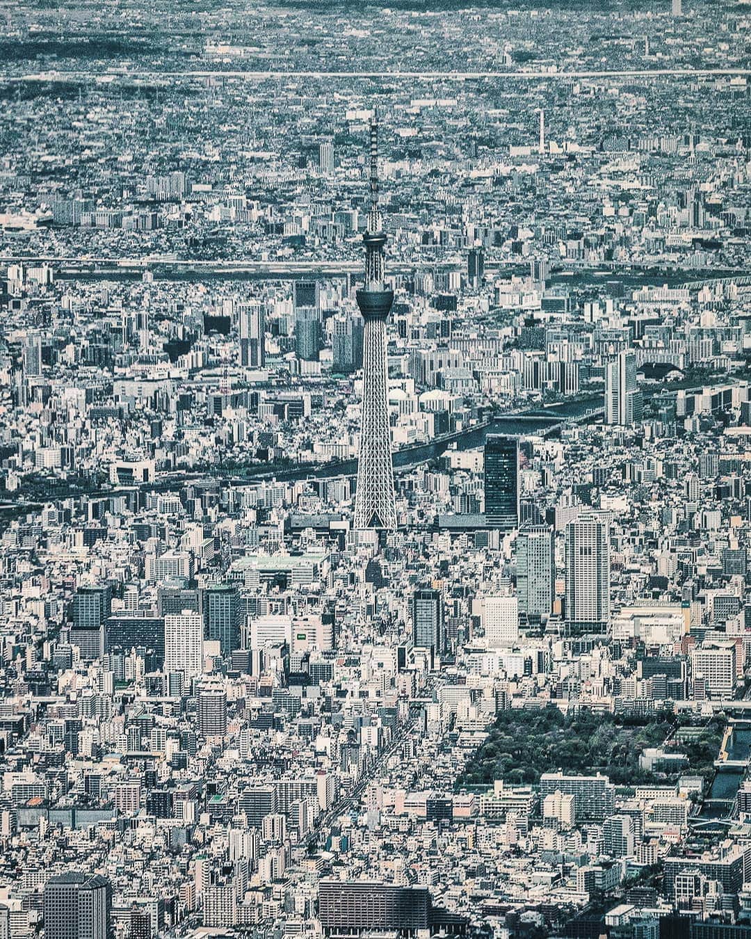 Berlin Tokyoのインスタグラム：「Skytree taken from the sky. . . . #hellofrom #tokyo #japan」