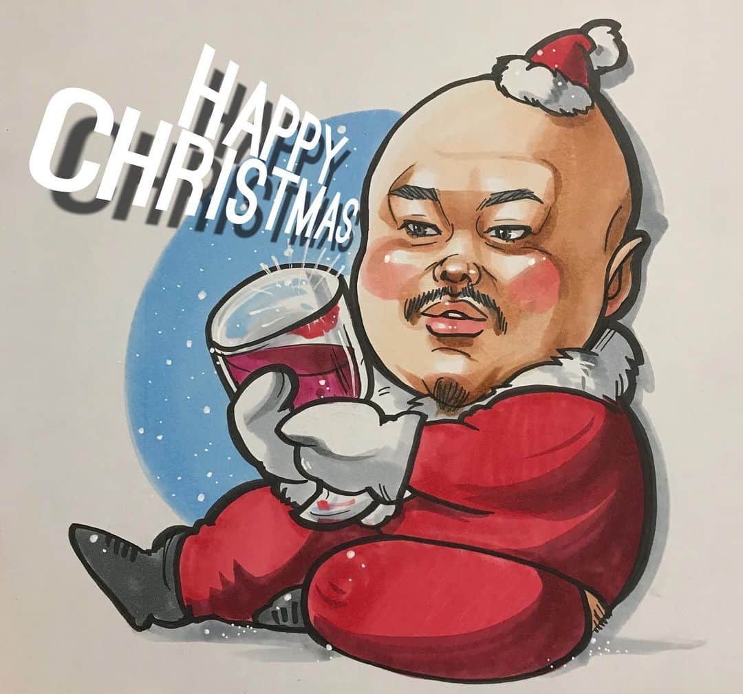 似顔絵★𝗚𝗢𝗥𝗜𝗞𝗜𝗡𝗚のインスタグラム：「. . #gorikingのクリスマスシリーズ2019 だしん❤️www . . .  クロちゃんサンタが、 女性が飲みかけたグラスを発見‼️🥂w . . . 舐めまわそうか真剣に考えているクロちゃんサンタでした🎅w（クロちゃんの酒癖w） . . . さて、 #水曜日のダウンタウン  始まったww . . . そして、 クロちゃん企画の第二弾もはじまりましたねww . . #monsteridol 🤣 #モンスターアイドル . . モンスターハウスに続き、 なぜか見てしまうし、楽しみにしてしている自分がいるw . .  @kurochandesuwawa . . ❌❌現在は、予約受付終了してます❌❌ 。 . . .  2019年度ご予約のお客✨ 現在125番までの方案内中です🌟✨💕 メールの確認宜しくお願い致します🙇‍♀️🌟✨ . 一巡したら後回し組へご連絡して参ります⭐️✨ . .  次回の予約応募は、 だいたいですが来年の2月、3月くらいです😭😭😭🌟✨あくまでも予定です。 . . . オーダー再開の際には 人数制限あるため必ず予約ができるわけではございません。 そのことも踏まえた上で 次回ご検討いただけると嬉しいです(^^) . . また、結婚式の使用を考えてくださる方も多いです✨  前々からお伝えしていますが、 基本的に予約順に対応しているため、 近々の納期を希望される方は、 対応できないこともあるので、 あらかじめご了承ください💦 . . . . . ※今回予約が取れた方へ※ . .  写真がまだ用意できてない、入金が遅れそうなど、状況により、順番が前後することもございます‼️ あらかじめご了承ください。 。 . . . また、芸能人、キャラクターのオーダー、パロディ風オーダーはお断りしています。  芸能人については、ご本人様に直接プレゼントなどはOKです。 . . . . . . 💰料金表は過去投稿記事みてね❤💰 . . . . . ➡️ハッシュタグ⇨ goriking117料金表2019⬅️ . . ✨✨✨✨✨✨✨✨✨✨✨✨✨✨✨✨ @by.goriking のアカウントでは、 過去書かせて頂いたお客様方からの、 似顔絵のその後のお写真をいただき、 投稿しております^ - ^❤️❤️ 玄関に飾ってある似顔絵、 渡した瞬間のお写真、 ご本人とのお写真などなど💕  いろんな場面でのお写真お待ちしております^ - ^✨⭐️ . . .  #似顔絵#pencildrawing#drawing#pencil#illust#painting#art#artwork#portrait#絵描きさんと繋がりたい#似顔絵師#gorikingの似顔絵屋さん#くろちゃん#安田大サーカス#水曜日のダウンタウン #水曜日#芸人#お笑い芸人#芸能人#アイドル#wack#comicart#anime#animeart#comicartist#animejapan」