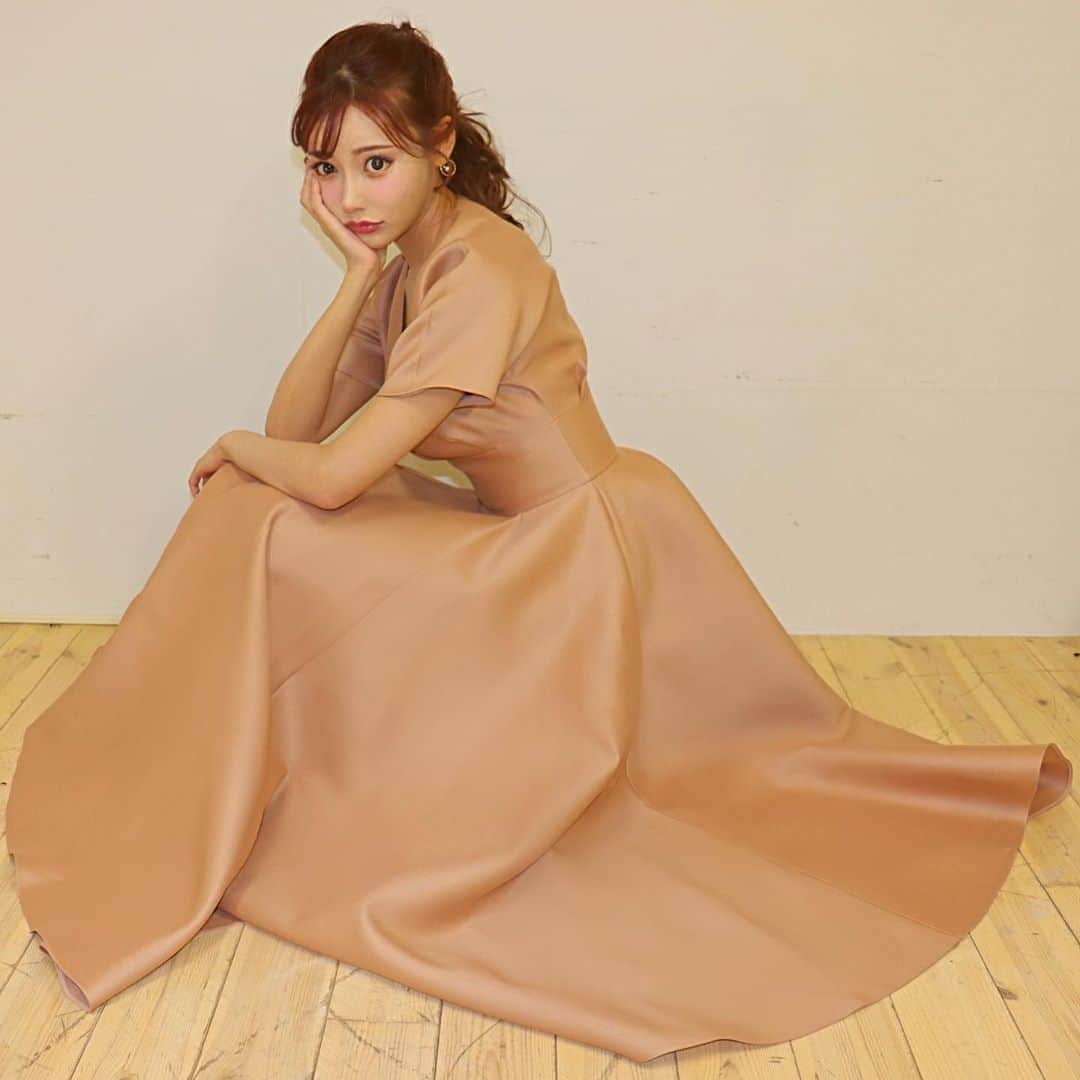 明日花キララのインスタグラム：「形きれいでお気に入り👗❤︎」