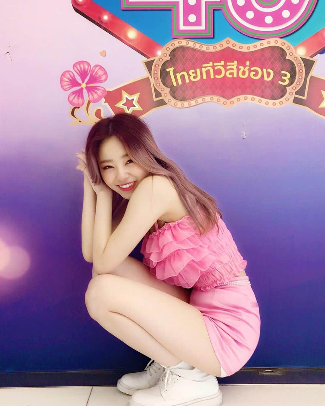 川村真洋さんのインスタグラム写真 - (川村真洋Instagram)「お仕事でタイにいます💖　ピンクの衣装.. ロングスカートからのショートパンツ🤔 新しいRottyを日本のファンの皆様にもお届けしていきます☺️hehe... In Thailand 💖 Today is pink clothes.. Thank you for a happy day✨.. #MAHIRO #真洋 #마히로 #ZPOP #ZGIRLS #ZSTARS#タイ」11月20日 22時36分 - mahiro_kawamura_official
