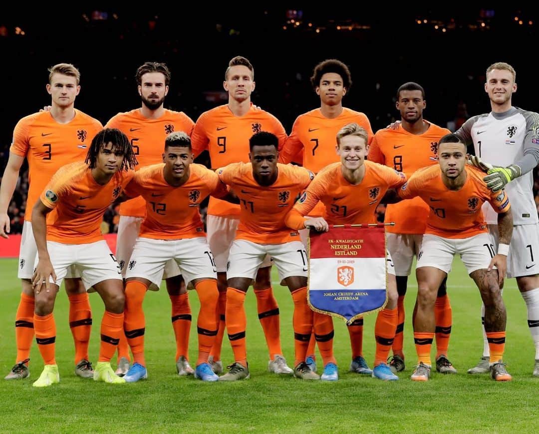 ナタン・アケのインスタグラム：「Team🦁🔥🙌🏾」
