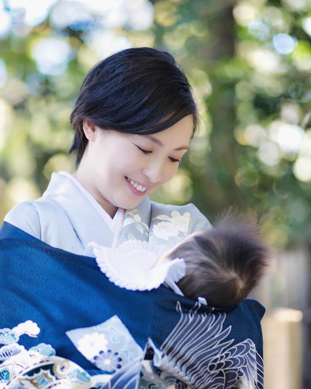 蒲生麻由さんのインスタグラム写真 - (蒲生麻由Instagram)「お宮参り⛩﻿ ﻿ やっと神様にご挨拶出来たね❣️﻿ ﻿ ﻿ #お宮参り#遅くなったけど  #やっと行けた﻿ #お食い初めと一緒にお宮参り﻿ #念願の着物で #自分で着付け #10年振りに﻿ #着付け #なんとかなったw﻿ #朝から怒涛の一日 #babyboy #2人目育児﻿ #mamalife #生後3ヶ月 #3monthold」11月20日 22時44分 - mayugamo_lamana