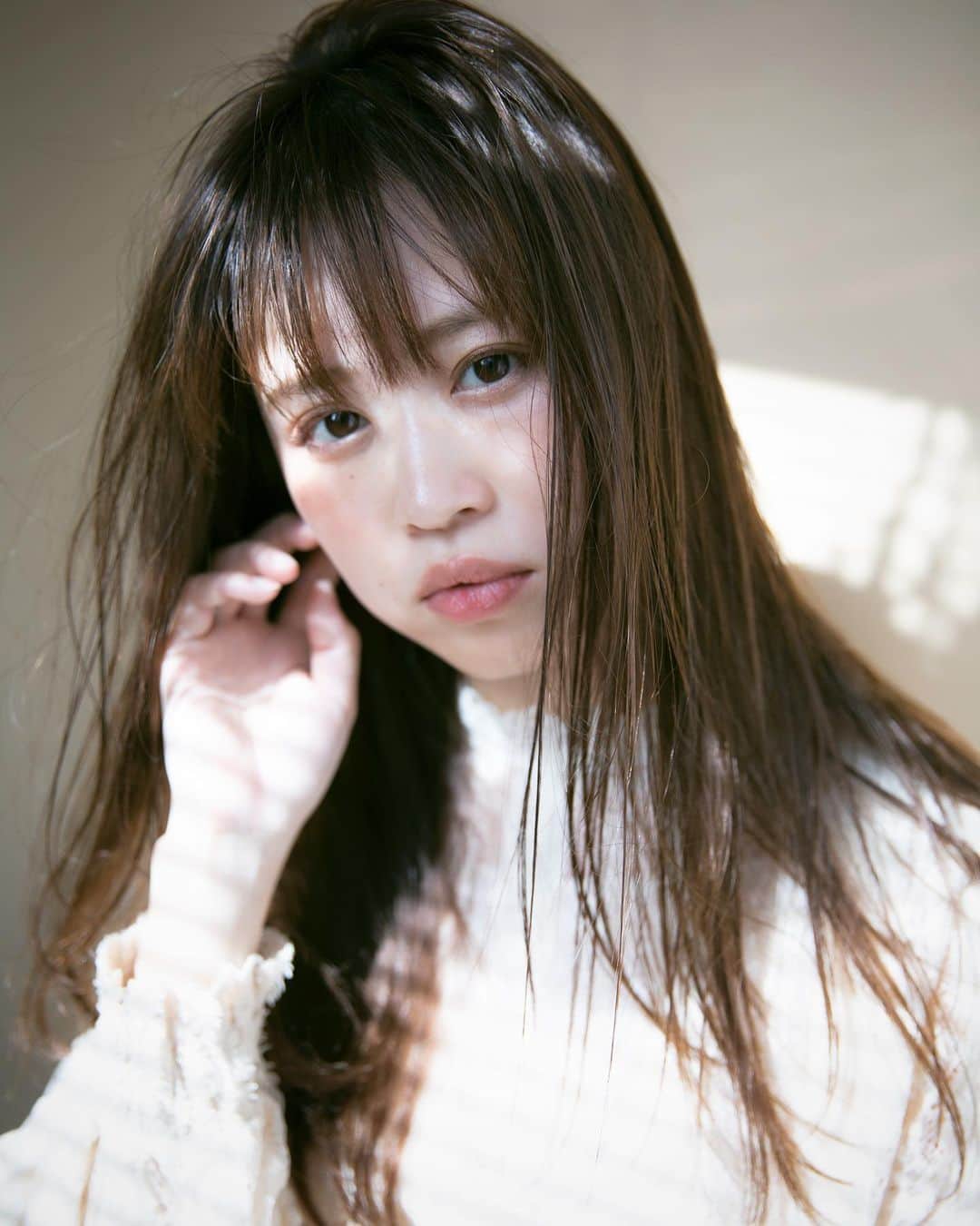 Yuta Misumiのインスタグラム：「. ㅤㅤㅤㅤㅤㅤㅤㅤㅤㅤㅤㅤㅤストレートのサラッとしたヌケ感も可愛いです🙌🏻 #岡崎市美容室#かわいいをすぐそばで#myhairdesign」
