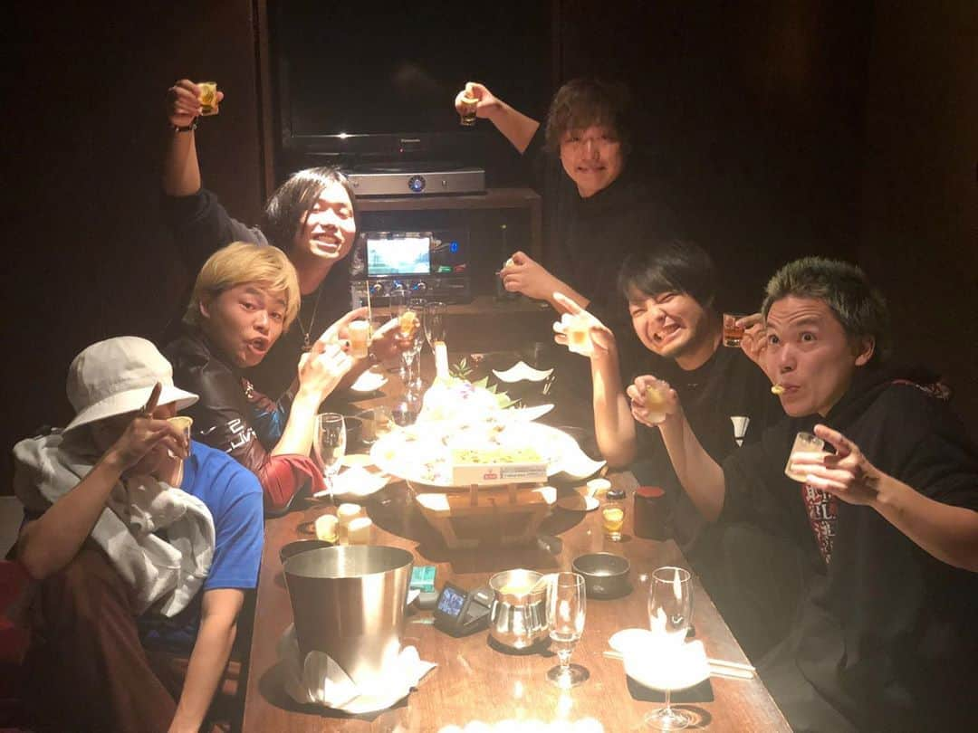 ジローさんのインスタグラム写真 - (ジローInstagram)「超楽しい夜会。 #変なポーズしてる」11月20日 23時09分 - jiroisjiro7