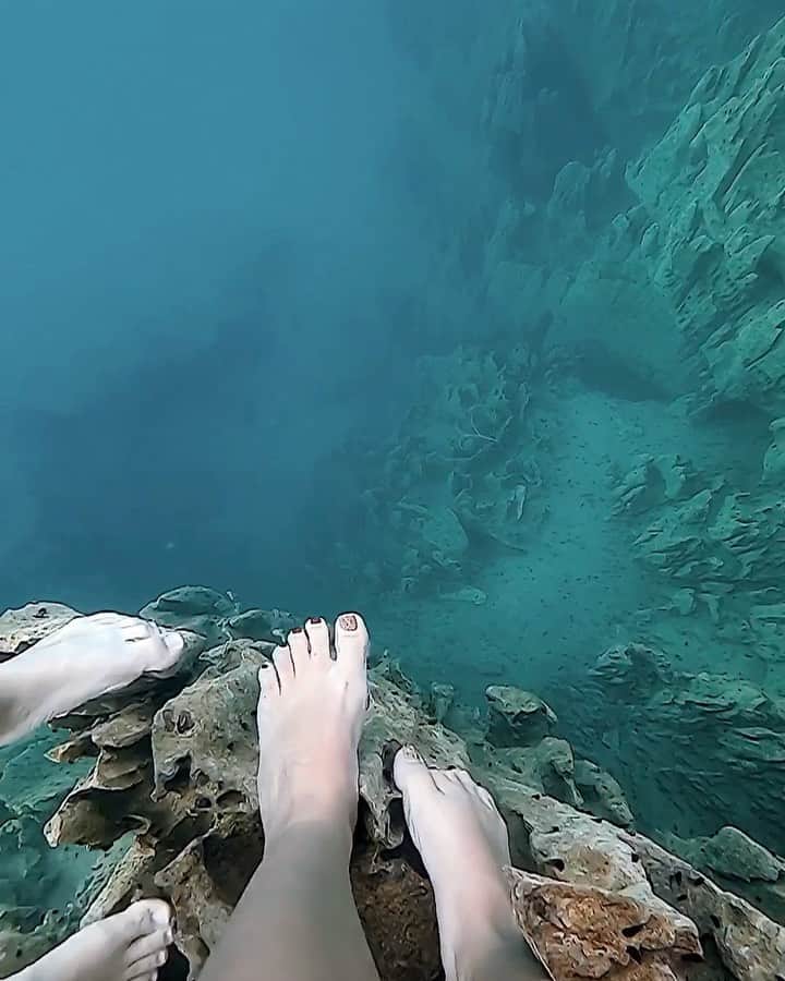 Manamiのインスタグラム：「Cliff?⛰🧜🏽‍♀️🐠🐟 ㅤ 📸 @goprojp @gopro #goprohero7」