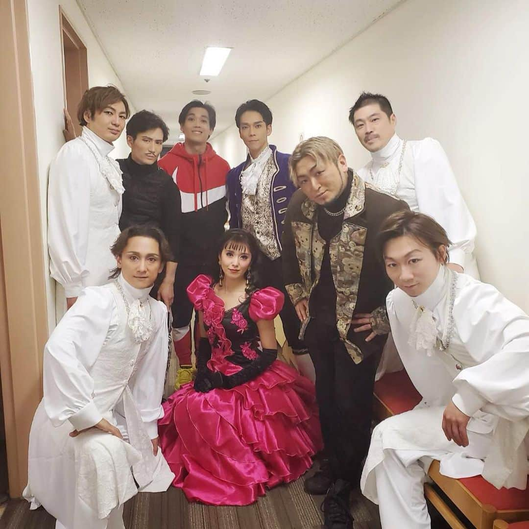 長江愛美さんのインスタグラム写真 - (長江愛美Instagram)「みんなと踊れて、とっても楽しかった❤️🥺そして、SEWMESSENGER❤️ #秋田 #秋田公演#仲間#ダンサー#ミュージカル#役者#バレエ#ジャズ#コンテンポラリー #hiphop #シンガー#歌手#ダンス#dance #japan #劇団四季#宝塚#治療#シェフ#色々」11月20日 23時18分 - manamin.512