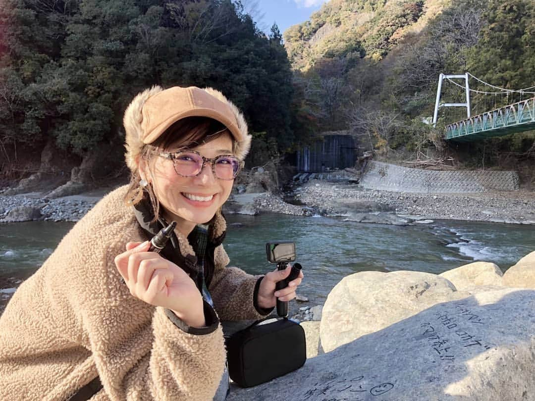 芳美リンさんのインスタグラム写真 - (芳美リンInstagram)「大好きな、 青野原野呂ロッジキャンプ場、 台風での被害から復興を目指しています！  やっと応援に行けました。  インスタではいつも見ていたのですが、 実際に見ると、その被害は計り知れません。  でも、皆様とても前向きに頑張っていて、勇気をもらえました。  新しい地形になった野呂ロッジ、写真📷取り込んで、またアップします。  自分ができることは少ないけど、少しでもお役に立てることがあるといいな。  寄書き？！頼まれました☺ イタズラじゃないよ。（笑）  #青野原野呂ロッジキャンプ場﻿﻿ @aonohara_noro_lodg #青野原#キャンプ#アウトドア #キャンプ場#camp#outdoor #復興祈願#台風19号#野呂ロッジ再開に向かって」11月20日 23時10分 - lynn.lynn5