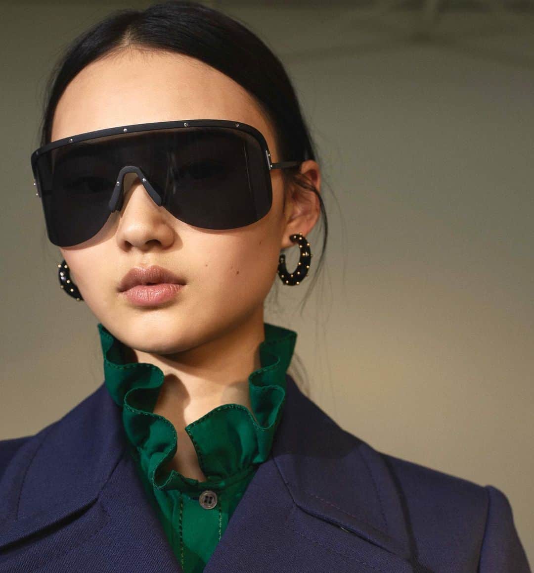 デレク ラムのインスタグラム：「Don’t forget your sun protection. Derek Lam eyewear. #bosslady #dontmesswithherday @heconghc @msprouty @vittoriacerciello」