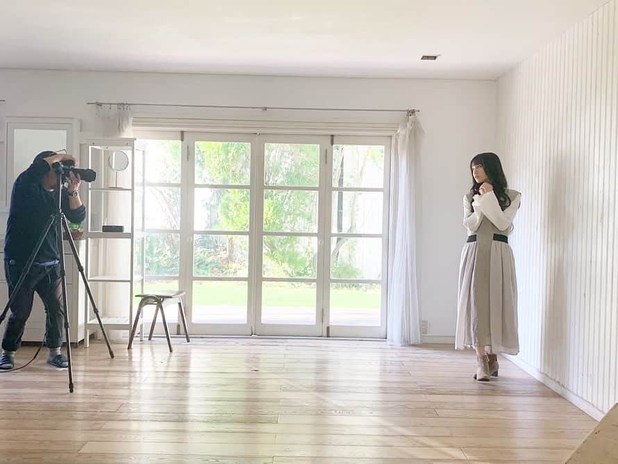 長谷川萌美さんのインスタグラム写真 - (長谷川萌美Instagram)「. . 田﨑あさひバースデーライブでした‼️ あさひちゃん、お誕生日おめでとう！！🎉🥂🎂😊 . 24歳、より素敵な一年になりますように💗 . 生誕ライブ楽しかった✨ 一緒に踊って歌ったりしました たくさんの愛を感じたライブでした☺️💓 . あさひちゃんの衣装は紅白色の ベトナムのアオザイ🇻🇳 その民族衣装に合わせて インドのサリー🥻の私 こうゆうテイストは初めて 心躍ります！ . ありがとうございました✨ 改めて、お誕生日おめでとう❤️ . ライブ後SHOWROOMも配信しました！ 観てくださった方ありがとうございました！ . 今日のライブの写真は頂いたら明日、載せます♡ .  #ビタスイ #田﨑あさひ #24 #バースデー #birthday #誕生日 #BD #TABD #天王洲kiwa #天王洲アイル #ライブ #live #bittersweet #おめでとう #🎂 #🎉 #🎤 #❤️」11月20日 23時25分 - moemi_hasegawa
