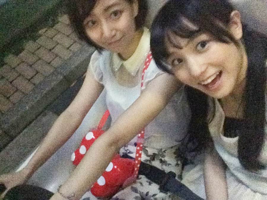 長谷川萌美さんのインスタグラム写真 - (長谷川萌美Instagram)「. . 田﨑あさひバースデーライブでした‼️ あさひちゃん、お誕生日おめでとう！！🎉🥂🎂😊 . 24歳、より素敵な一年になりますように💗 . 生誕ライブ楽しかった✨ 一緒に踊って歌ったりしました たくさんの愛を感じたライブでした☺️💓 . あさひちゃんの衣装は紅白色の ベトナムのアオザイ🇻🇳 その民族衣装に合わせて インドのサリー🥻の私 こうゆうテイストは初めて 心躍ります！ . ありがとうございました✨ 改めて、お誕生日おめでとう❤️ . ライブ後SHOWROOMも配信しました！ 観てくださった方ありがとうございました！ . 今日のライブの写真は頂いたら明日、載せます♡ .  #ビタスイ #田﨑あさひ #24 #バースデー #birthday #誕生日 #BD #TABD #天王洲kiwa #天王洲アイル #ライブ #live #bittersweet #おめでとう #🎂 #🎉 #🎤 #❤️」11月20日 23時25分 - moemi_hasegawa
