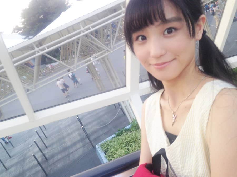 長谷川萌美さんのインスタグラム写真 - (長谷川萌美Instagram)「. . 田﨑あさひバースデーライブでした‼️ あさひちゃん、お誕生日おめでとう！！🎉🥂🎂😊 . 24歳、より素敵な一年になりますように💗 . 生誕ライブ楽しかった✨ 一緒に踊って歌ったりしました たくさんの愛を感じたライブでした☺️💓 . あさひちゃんの衣装は紅白色の ベトナムのアオザイ🇻🇳 その民族衣装に合わせて インドのサリー🥻の私 こうゆうテイストは初めて 心躍ります！ . ありがとうございました✨ 改めて、お誕生日おめでとう❤️ . ライブ後SHOWROOMも配信しました！ 観てくださった方ありがとうございました！ . 今日のライブの写真は頂いたら明日、載せます♡ .  #ビタスイ #田﨑あさひ #24 #バースデー #birthday #誕生日 #BD #TABD #天王洲kiwa #天王洲アイル #ライブ #live #bittersweet #おめでとう #🎂 #🎉 #🎤 #❤️」11月20日 23時25分 - moemi_hasegawa