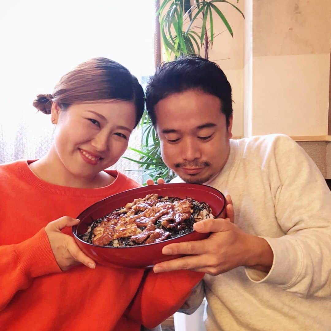 壺坂恵さんのインスタグラム写真 - (壺坂恵Instagram)「メタセコイア並木で浄化 鰻の前にフェイントでおはぎ二個 食べてしまったけど、 余裕で美味しくいただけた西友  猛牛アタッカー合流 安定のフォルテッシモご、 家でお菓子パーティー 下ネタしか言ってない  雨降って🌈  久々に楽しい一！一瞬！ って日でした。 おまめ  #メタセコイア並木  #宇宙家族」11月20日 23時32分 - meg_tsubosaka
