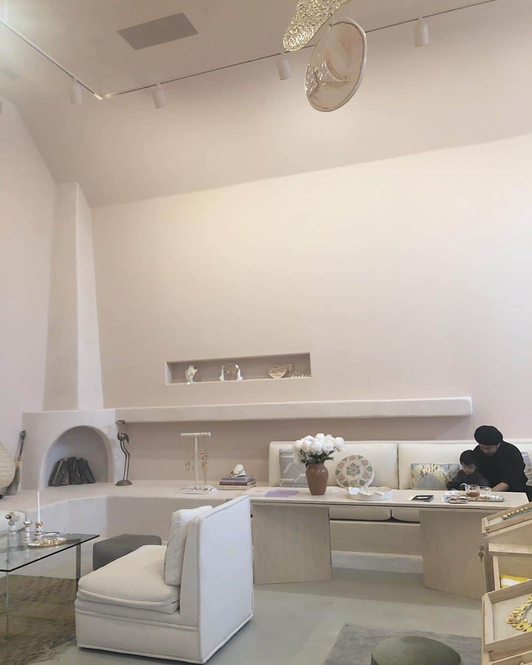 佐々木千絵さんのインスタグラム写真 - (佐々木千絵Instagram)「Visited @soniaboyajian new beautiful studio & showroom.  I’m so impressed by her creativity and aesthetics.」11月21日 8時57分 - chie1012