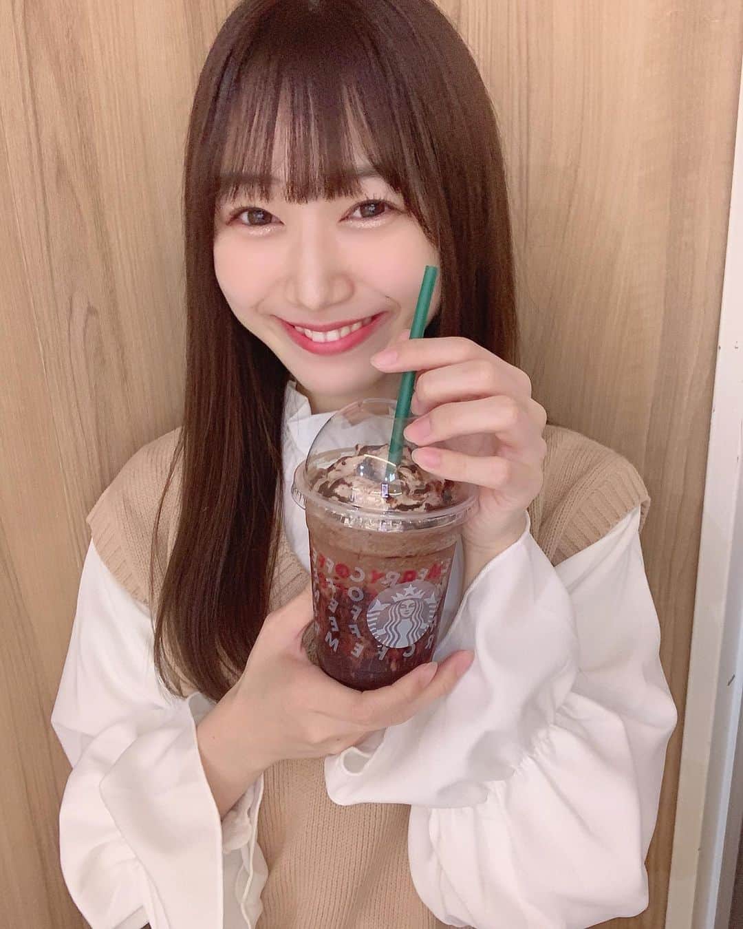 阪上晴香さんのインスタグラム写真 - (阪上晴香Instagram)「スタバの兵庫県限定の飲んできた🍼💗 友達から聞いて絶対に飲もうって決めてたから飲めて嬉しい🥰 めっちゃ美味しかったから限定なのがつらい🥺チョコ好きだなぁ🍫❤️ ・ ・ #スタバ #スターバックス #suterbucks #スタバ限定 #マジェスティックレゴン #majesticlegon #オリーブデオリーブ #olivedesolive」11月21日 9時37分 - haruka__0616