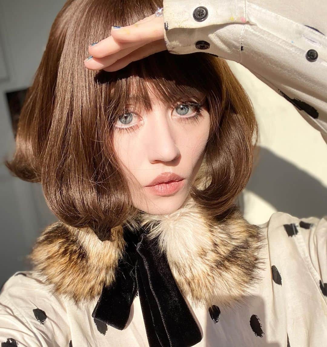 アリソン・ハーバードのインスタグラム：「Detachable faux fur collar 🥰 by @maisonatia | every purchase helps rescue a homeless pet 😭❤️#BuyACoatSaveAPuppy mission with @pawschicago #mationatiagirls」