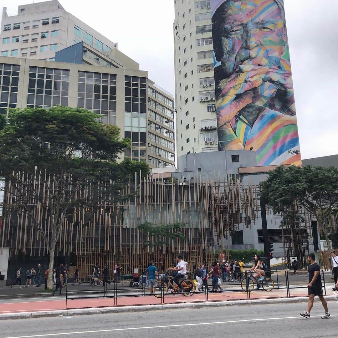 シモネのインスタグラム：「#japanhouse #kobrastreetart #avenidapaulista」
