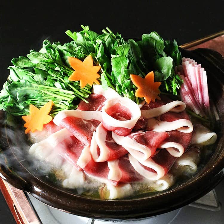 The Westin Osaka （ウェスティンホテル大阪）さんのインスタグラム写真 - (The Westin Osaka （ウェスティンホテル大阪）Instagram)「日本料理「はなの」では 11 月～より随時、はなの特製の出汁に冬の特選素材の旨味が重なる鍋コースをご用意します。 料理長が厳選した「ズワイ蟹」や「河豚」、「クエ」はもちろん、今年初の「熊」の鍋料理も登場。とても希少価値の高い熊鍋、一度お試しくださいませ。 . . —————————————————⠀ #鍋 #ズワイ蟹 #蟹鍋 #河豚鍋 #クエ鍋 #熊鍋 #国産熊肉 #日本料理 #日本料理 #忘年会 ————————————————— ⠀ Tag @westinosaka to share your image with us. ⠀ ⠀⠀ #WestinOsaka」11月21日 10時11分 - westinosaka