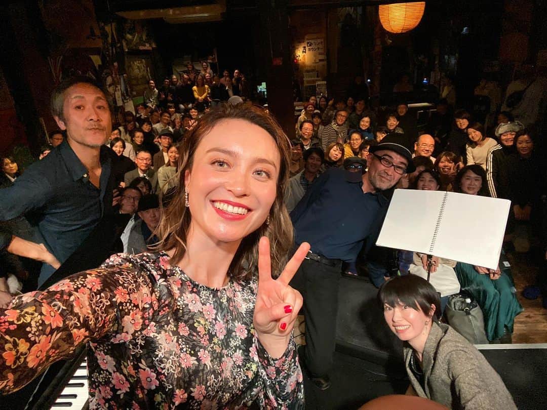 エミ・マイヤーのインスタグラム：「#磔磔 楽しかった〜おおきに😌✨今夜は名古屋！on to Nagoya tonight!」