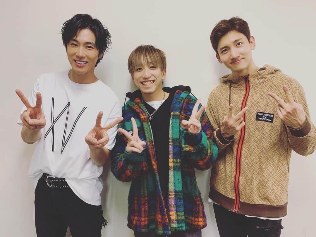 KENJI03さんのインスタグラム写真 - (KENJI03Instagram)「東方神起さんの XVツアーの東京ドーム公演2日目に 参戦してきました!! 自分が関わらせて頂いた楽曲が あのドームで響いた瞬間、 鳥肌がたって本当に感動しました。  初参戦だったんですが、 ライブめちゃくちゃカッコ良かったす。 「継続」と「進化」 そして「感謝」  2人のライブを観ていて その言葉を強く感じました。  音楽最高!!! 自分もまた明日から 頑張ります！  thank you!!! #東方神起 #YUNHO #CHANGMIN #xv #tokyodome #live #hiyunk #kenji03 #backon #teeda #composer #trackmaker #songwriter  #TVXQ #tohoshinki #동방신기 #ユンホ #チャンミン #윤호 #최강창민」11月21日 1時28分 - hiyunk_backon