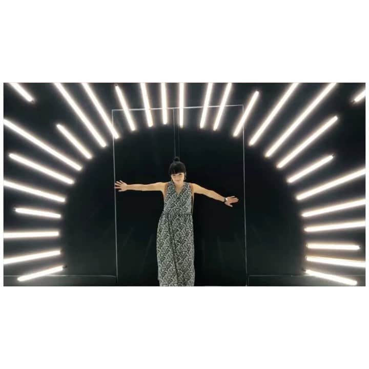 小林由佳のインスタグラム：「35億💸 ・ ・ ⁑中毒性のある動画集⁑ ・ ・ #tbDUBAI #中毒性がある動画集 #ドバイ #ドバイバイ✋ #ドバイ思い出 #とりあえず毎日走るか回るか首シェイクしてた🧕🏻🐪🕌 #ドバイ出 #シュクラン」