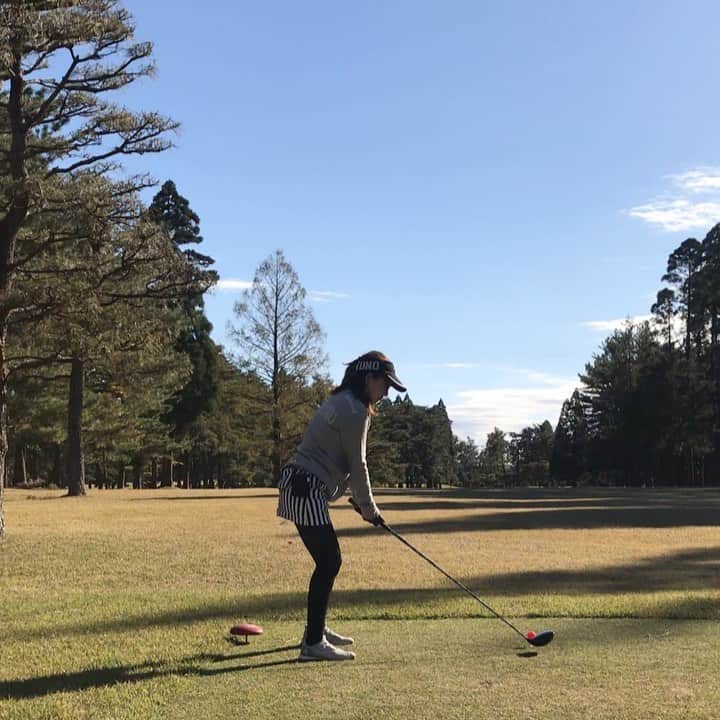 のインスタグラム：「悩みまくりスイング崩れまくり😭年内には戻したい！ヘンテコ⛳️ ゴルフ好きやのに苦しみ。でも好き。　#ladiesgolf #golfhotties #golfbabes #golflife #golfstagram #japanesegirl #model #lovegolf #girlswhogolf #cute #golfer #ゴルフ #ゴルフ大好き #golfholic #高尔夫球 #골프 #ゴルフコーデ  #golf #instagolf #ゴルフ女子 #golfer #golfgirl」