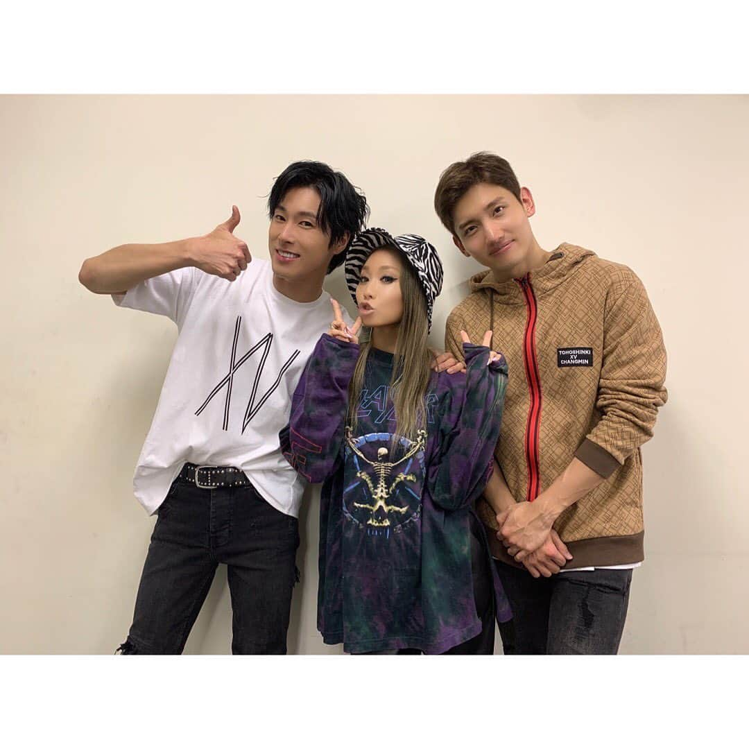 倖田來未さんのインスタグラム写真 - (倖田來未Instagram)「東方神起「TOHOSHINKI LIVE TOUR 2019～XV～」へ！！﻿ 15周年おめでとう！！﻿ 感動して泣きそうなりましたー泣﻿ てか泣いた。﻿ ここまでいろいろあったよねと。﻿ って、だれ！？！！爆﻿ 何目線やねんてはなしですが。﻿ ほんとに、いろんな変化があり、成長して、いろんな苦悩があったんだろうなと思います。﻿ ﻿ 出会ったのは「LAST ANGEL feat.東方神起」でコラボした時なので、もう12年前、、、﻿ ほんっっとに、当時と変わらない笑顔！！﻿ ﻿ 初めてドームに立ったのは倖田來未さんのライブでした。本当に感謝ですと、言ってくれたー泣﻿ 感謝って本当、大切だよねと、思い返させられたツアーでしたねー。﻿ ﻿ どんどんサウンドもビジュアルも歌声も、﻿ 大人のカッコよさに変化していって、﻿ めちゃめちゃ今回もカッコ良かったです！！﻿ ﻿ 東方神起の曲って、これまたオンリーワンなサウンドで、ダンスも最後までキレッキレで、﻿ と思ったらバラードは、ほんと心に染みるんよねー。﻿ ﻿ コンサートも、エンターテイメントであり、﻿ 全方面のお客さんの近くへ、毎回たくさんきてくれて、本当にファン想いなライブでした！！！﻿ ﻿ 私ももうすぐ20周年！！﻿ 感謝の年にしたいと思います！！﻿ ﻿ これからも、カッコいい東方神起サウンドで、お客さんを魅了し続けてください！！！﻿ ﻿ #永遠に #かっこいい #だけじゃなく #最高な人間性 #ずっと #大好きな #アーティスト #singer #dance #music #anniversary #xv #東方神起 #TVXQ #tohoshinki #동방신기 #ユンホ #チャンミン #윤호 #최강창민 #TVXQ15thAnniversary #최고예요  #kodakumi #倖田來未」11月21日 1時42分 - kodakumi_official